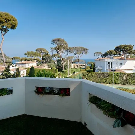 Superb Contemporain With Swimming Pool In Cap
