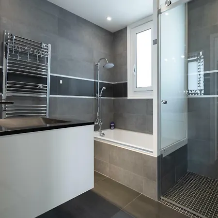 Superb Contemporain With Swimming Pool In Cap *