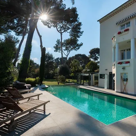 Superb Contemporain With Swimming Pool In Cap *