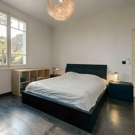 Superb Contemporain With Swimming Pool In Cap