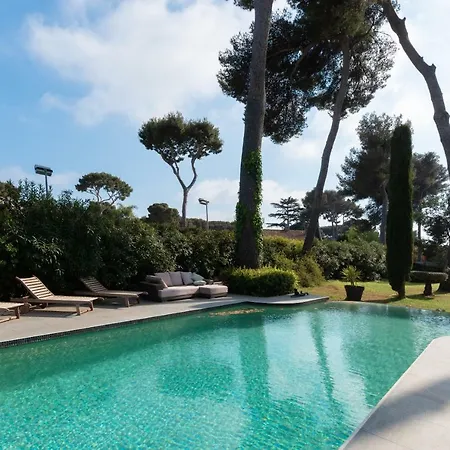 Superb Contemporain With Swimming Pool In Cap *