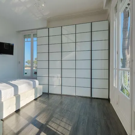 Superb Contemporain With Swimming Pool In Cap *
