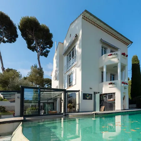 Superb Contemporain With Swimming Pool In Cap