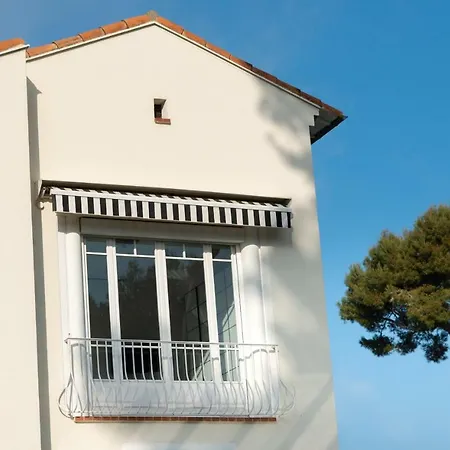 Superb Contemporain With Swimming Pool In Cap